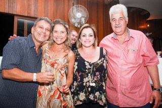 
<a style='margin-left: 5px;' class='btn btn-xs btn-social btn-facebook' href='https://www.facebook.com/sharer/sharer.php?u=https://galeramix.s01.web.getmuller.com.br/imagem/a9/800-800-90/conteudo/site_galerias/9/cabare-petry-galera-mix-53.jpg' rel='popup' data-width='500' data-height='400'><i class='fa fa-facebook'></i>Compartilhar <span class='hidden-xs'>no Facebook</span>
</a> 
<a class='btn btn-default btn-xs' target='_blank' href='imagem/a9/800-800-90/conteudo/site_galerias/9/cabare-petry-galera-mix-53.jpg'>
<span class='glyphicon glyphicon-cloud-download'></span> Salvar
</a>
