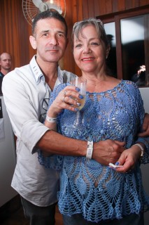 
<a style='margin-left: 5px;' class='btn btn-xs btn-social btn-facebook' href='https://www.facebook.com/sharer/sharer.php?u=https://galeramix.s01.web.getmuller.com.br/imagem/a9/800-800-90/conteudo/site_galerias/9/cabare-petry-galera-mix-54.jpg' rel='popup' data-width='500' data-height='400'><i class='fa fa-facebook'></i>Compartilhar <span class='hidden-xs'>no Facebook</span>
</a> 
<a class='btn btn-default btn-xs' target='_blank' href='imagem/a9/800-800-90/conteudo/site_galerias/9/cabare-petry-galera-mix-54.jpg'>
<span class='glyphicon glyphicon-cloud-download'></span> Salvar
</a>
