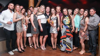 
<a style='margin-left: 5px;' class='btn btn-xs btn-social btn-facebook' href='https://www.facebook.com/sharer/sharer.php?u=https://galeramix.s01.web.getmuller.com.br/imagem/a9/800-800-90/conteudo/site_galerias/9/cabare-petry-galera-mix-56.jpg' rel='popup' data-width='500' data-height='400'><i class='fa fa-facebook'></i>Compartilhar <span class='hidden-xs'>no Facebook</span>
</a> 
<a class='btn btn-default btn-xs' target='_blank' href='imagem/a9/800-800-90/conteudo/site_galerias/9/cabare-petry-galera-mix-56.jpg'>
<span class='glyphicon glyphicon-cloud-download'></span> Salvar
</a>
