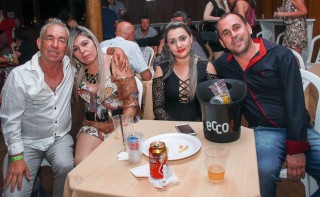 
<a style='margin-left: 5px;' class='btn btn-xs btn-social btn-facebook' href='https://www.facebook.com/sharer/sharer.php?u=https://galeramix.s01.web.getmuller.com.br/imagem/a9/800-800-90/conteudo/site_galerias/9/cabare-petry-galera-mix-60.jpg' rel='popup' data-width='500' data-height='400'><i class='fa fa-facebook'></i>Compartilhar <span class='hidden-xs'>no Facebook</span>
</a> 
<a class='btn btn-default btn-xs' target='_blank' href='imagem/a9/800-800-90/conteudo/site_galerias/9/cabare-petry-galera-mix-60.jpg'>
<span class='glyphicon glyphicon-cloud-download'></span> Salvar
</a>
