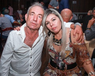 
<a style='margin-left: 5px;' class='btn btn-xs btn-social btn-facebook' href='https://www.facebook.com/sharer/sharer.php?u=https://galeramix.s01.web.getmuller.com.br/imagem/a9/800-800-90/conteudo/site_galerias/9/cabare-petry-galera-mix-62.jpg' rel='popup' data-width='500' data-height='400'><i class='fa fa-facebook'></i>Compartilhar <span class='hidden-xs'>no Facebook</span>
</a> 
<a class='btn btn-default btn-xs' target='_blank' href='imagem/a9/800-800-90/conteudo/site_galerias/9/cabare-petry-galera-mix-62.jpg'>
<span class='glyphicon glyphicon-cloud-download'></span> Salvar
</a>
