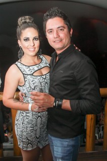 
<a style='margin-left: 5px;' class='btn btn-xs btn-social btn-facebook' href='https://www.facebook.com/sharer/sharer.php?u=https://galeramix.s01.web.getmuller.com.br/imagem/a9/800-800-90/conteudo/site_galerias/9/cabare-petry-galera-mix-68.jpg' rel='popup' data-width='500' data-height='400'><i class='fa fa-facebook'></i>Compartilhar <span class='hidden-xs'>no Facebook</span>
</a> 
<a class='btn btn-default btn-xs' target='_blank' href='imagem/a9/800-800-90/conteudo/site_galerias/9/cabare-petry-galera-mix-68.jpg'>
<span class='glyphicon glyphicon-cloud-download'></span> Salvar
</a>
