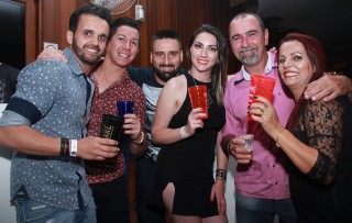 
<a style='margin-left: 5px;' class='btn btn-xs btn-social btn-facebook' href='https://www.facebook.com/sharer/sharer.php?u=https://galeramix.s01.web.getmuller.com.br/imagem/a9/800-800-90/conteudo/site_galerias/9/cabare-petry-galera-mix-69.jpg' rel='popup' data-width='500' data-height='400'><i class='fa fa-facebook'></i>Compartilhar <span class='hidden-xs'>no Facebook</span>
</a> 
<a class='btn btn-default btn-xs' target='_blank' href='imagem/a9/800-800-90/conteudo/site_galerias/9/cabare-petry-galera-mix-69.jpg'>
<span class='glyphicon glyphicon-cloud-download'></span> Salvar
</a>
