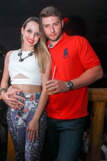 
<a style='margin-left: 5px;' class='btn btn-xs btn-social btn-facebook' href='https://www.facebook.com/sharer/sharer.php?u=https://galeramix.s01.web.getmuller.com.br/imagem/a9/800-800-90/conteudo/site_galerias/9/cabare-petry-galera-mix-74.jpg' rel='popup' data-width='500' data-height='400'><i class='fa fa-facebook'></i>Compartilhar <span class='hidden-xs'>no Facebook</span>
</a> 
<a class='btn btn-default btn-xs' target='_blank' href='imagem/a9/800-800-90/conteudo/site_galerias/9/cabare-petry-galera-mix-74.jpg'>
<span class='glyphicon glyphicon-cloud-download'></span> Salvar
</a>
