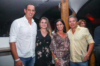 
<a style='margin-left: 5px;' class='btn btn-xs btn-social btn-facebook' href='https://www.facebook.com/sharer/sharer.php?u=https://galeramix.s01.web.getmuller.com.br/imagem/a9/800-800-90/conteudo/site_galerias/9/cabare-petry-galera-mix-75.jpg' rel='popup' data-width='500' data-height='400'><i class='fa fa-facebook'></i>Compartilhar <span class='hidden-xs'>no Facebook</span>
</a> 
<a class='btn btn-default btn-xs' target='_blank' href='imagem/a9/800-800-90/conteudo/site_galerias/9/cabare-petry-galera-mix-75.jpg'>
<span class='glyphicon glyphicon-cloud-download'></span> Salvar
</a>
