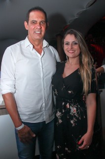 
<a style='margin-left: 5px;' class='btn btn-xs btn-social btn-facebook' href='https://www.facebook.com/sharer/sharer.php?u=https://galeramix.s01.web.getmuller.com.br/imagem/a9/800-800-90/conteudo/site_galerias/9/cabare-petry-galera-mix-76.jpg' rel='popup' data-width='500' data-height='400'><i class='fa fa-facebook'></i>Compartilhar <span class='hidden-xs'>no Facebook</span>
</a> 
<a class='btn btn-default btn-xs' target='_blank' href='imagem/a9/800-800-90/conteudo/site_galerias/9/cabare-petry-galera-mix-76.jpg'>
<span class='glyphicon glyphicon-cloud-download'></span> Salvar
</a>
