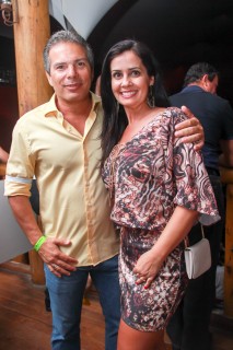 
<a style='margin-left: 5px;' class='btn btn-xs btn-social btn-facebook' href='https://www.facebook.com/sharer/sharer.php?u=https://galeramix.s01.web.getmuller.com.br/imagem/a9/800-800-90/conteudo/site_galerias/9/cabare-petry-galera-mix-77.jpg' rel='popup' data-width='500' data-height='400'><i class='fa fa-facebook'></i>Compartilhar <span class='hidden-xs'>no Facebook</span>
</a> 
<a class='btn btn-default btn-xs' target='_blank' href='imagem/a9/800-800-90/conteudo/site_galerias/9/cabare-petry-galera-mix-77.jpg'>
<span class='glyphicon glyphicon-cloud-download'></span> Salvar
</a>
