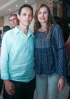 
<a style='margin-left: 5px;' class='btn btn-xs btn-social btn-facebook' href='https://www.facebook.com/sharer/sharer.php?u=https://galeramix.s01.web.getmuller.com.br/imagem/a9/800-800-90/conteudo/site_galerias/9/cabare-petry-galera-mix-8.jpg' rel='popup' data-width='500' data-height='400'><i class='fa fa-facebook'></i>Compartilhar <span class='hidden-xs'>no Facebook</span>
</a> 
<a class='btn btn-default btn-xs' target='_blank' href='imagem/a9/800-800-90/conteudo/site_galerias/9/cabare-petry-galera-mix-8.jpg'>
<span class='glyphicon glyphicon-cloud-download'></span> Salvar
</a>
