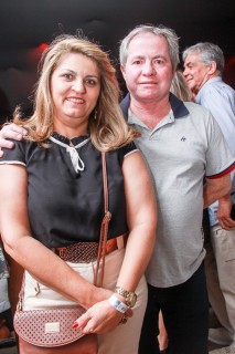 
<a style='margin-left: 5px;' class='btn btn-xs btn-social btn-facebook' href='https://www.facebook.com/sharer/sharer.php?u=https://galeramix.s01.web.getmuller.com.br/imagem/a9/800-800-90/conteudo/site_galerias/9/cabare-petry-galera-mix-80.jpg' rel='popup' data-width='500' data-height='400'><i class='fa fa-facebook'></i>Compartilhar <span class='hidden-xs'>no Facebook</span>
</a> 
<a class='btn btn-default btn-xs' target='_blank' href='imagem/a9/800-800-90/conteudo/site_galerias/9/cabare-petry-galera-mix-80.jpg'>
<span class='glyphicon glyphicon-cloud-download'></span> Salvar
</a>
