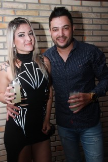 
<a style='margin-left: 5px;' class='btn btn-xs btn-social btn-facebook' href='https://www.facebook.com/sharer/sharer.php?u=https://galeramix.s01.web.getmuller.com.br/imagem/a9/800-800-90/conteudo/site_galerias/9/cabare-petry-galera-mix-85.jpg' rel='popup' data-width='500' data-height='400'><i class='fa fa-facebook'></i>Compartilhar <span class='hidden-xs'>no Facebook</span>
</a> 
<a class='btn btn-default btn-xs' target='_blank' href='imagem/a9/800-800-90/conteudo/site_galerias/9/cabare-petry-galera-mix-85.jpg'>
<span class='glyphicon glyphicon-cloud-download'></span> Salvar
</a>
