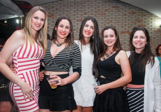 
<a style='margin-left: 5px;' class='btn btn-xs btn-social btn-facebook' href='https://www.facebook.com/sharer/sharer.php?u=https://galeramix.s01.web.getmuller.com.br/imagem/a9/800-800-90/conteudo/site_galerias/9/cabare-petry-galera-mix-86.jpg' rel='popup' data-width='500' data-height='400'><i class='fa fa-facebook'></i>Compartilhar <span class='hidden-xs'>no Facebook</span>
</a> 
<a class='btn btn-default btn-xs' target='_blank' href='imagem/a9/800-800-90/conteudo/site_galerias/9/cabare-petry-galera-mix-86.jpg'>
<span class='glyphicon glyphicon-cloud-download'></span> Salvar
</a>
