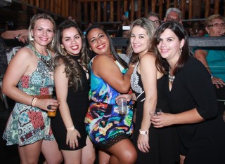 
<a style='margin-left: 5px;' class='btn btn-xs btn-social btn-facebook' href='https://www.facebook.com/sharer/sharer.php?u=https://galeramix.s01.web.getmuller.com.br/imagem/a9/800-800-90/conteudo/site_galerias/9/cabare-petry-galera-mix-88.jpg' rel='popup' data-width='500' data-height='400'><i class='fa fa-facebook'></i>Compartilhar <span class='hidden-xs'>no Facebook</span>
</a> 
<a class='btn btn-default btn-xs' target='_blank' href='imagem/a9/800-800-90/conteudo/site_galerias/9/cabare-petry-galera-mix-88.jpg'>
<span class='glyphicon glyphicon-cloud-download'></span> Salvar
</a>
