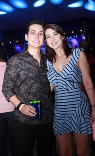 
<a style='margin-left: 5px;' class='btn btn-xs btn-social btn-facebook' href='https://www.facebook.com/sharer/sharer.php?u=https://galeramix.s01.web.getmuller.com.br/imagem/a9/800-800-90/conteudo/site_galerias/9/cabare-petry-galera-mix-89.jpg' rel='popup' data-width='500' data-height='400'><i class='fa fa-facebook'></i>Compartilhar <span class='hidden-xs'>no Facebook</span>
</a> 
<a class='btn btn-default btn-xs' target='_blank' href='imagem/a9/800-800-90/conteudo/site_galerias/9/cabare-petry-galera-mix-89.jpg'>
<span class='glyphicon glyphicon-cloud-download'></span> Salvar
</a>
