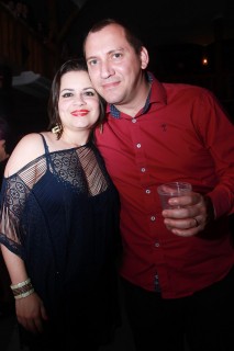 
<a style='margin-left: 5px;' class='btn btn-xs btn-social btn-facebook' href='https://www.facebook.com/sharer/sharer.php?u=https://galeramix.s01.web.getmuller.com.br/imagem/a9/800-800-90/conteudo/site_galerias/9/cabare-petry-galera-mix-91.jpg' rel='popup' data-width='500' data-height='400'><i class='fa fa-facebook'></i>Compartilhar <span class='hidden-xs'>no Facebook</span>
</a> 
<a class='btn btn-default btn-xs' target='_blank' href='imagem/a9/800-800-90/conteudo/site_galerias/9/cabare-petry-galera-mix-91.jpg'>
<span class='glyphicon glyphicon-cloud-download'></span> Salvar
</a>
