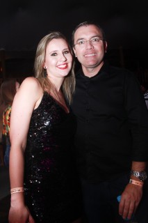 
<a style='margin-left: 5px;' class='btn btn-xs btn-social btn-facebook' href='https://www.facebook.com/sharer/sharer.php?u=https://galeramix.s01.web.getmuller.com.br/imagem/a9/800-800-90/conteudo/site_galerias/9/cabare-petry-galera-mix-93.jpg' rel='popup' data-width='500' data-height='400'><i class='fa fa-facebook'></i>Compartilhar <span class='hidden-xs'>no Facebook</span>
</a> 
<a class='btn btn-default btn-xs' target='_blank' href='imagem/a9/800-800-90/conteudo/site_galerias/9/cabare-petry-galera-mix-93.jpg'>
<span class='glyphicon glyphicon-cloud-download'></span> Salvar
</a>
