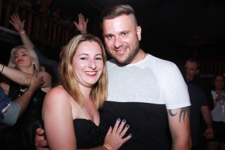 
<a style='margin-left: 5px;' class='btn btn-xs btn-social btn-facebook' href='https://www.facebook.com/sharer/sharer.php?u=https://galeramix.s01.web.getmuller.com.br/imagem/a9/800-800-90/conteudo/site_galerias/9/cabare-petry-galera-mix-95.jpg' rel='popup' data-width='500' data-height='400'><i class='fa fa-facebook'></i>Compartilhar <span class='hidden-xs'>no Facebook</span>
</a> 
<a class='btn btn-default btn-xs' target='_blank' href='imagem/a9/800-800-90/conteudo/site_galerias/9/cabare-petry-galera-mix-95.jpg'>
<span class='glyphicon glyphicon-cloud-download'></span> Salvar
</a>
