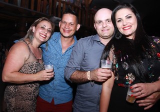 
<a style='margin-left: 5px;' class='btn btn-xs btn-social btn-facebook' href='https://www.facebook.com/sharer/sharer.php?u=https://galeramix.s01.web.getmuller.com.br/imagem/a9/800-800-90/conteudo/site_galerias/9/cabare-petry-galera-mix-96.jpg' rel='popup' data-width='500' data-height='400'><i class='fa fa-facebook'></i>Compartilhar <span class='hidden-xs'>no Facebook</span>
</a> 
<a class='btn btn-default btn-xs' target='_blank' href='imagem/a9/800-800-90/conteudo/site_galerias/9/cabare-petry-galera-mix-96.jpg'>
<span class='glyphicon glyphicon-cloud-download'></span> Salvar
</a>
