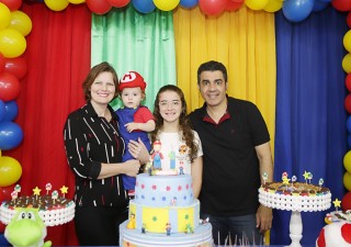 
<a style='margin-left: 5px;' class='btn btn-xs btn-social btn-facebook' href='https://www.facebook.com/sharer/sharer.php?u=https://galeramix.s01.web.getmuller.com.br/imagem/a90/800-800-90/conteudo/site_galerias/90/img0348-copia.jpg' rel='popup' data-width='500' data-height='400'><i class='fa fa-facebook'></i>Compartilhar <span class='hidden-xs'>no Facebook</span>
</a> 
<a class='btn btn-default btn-xs' target='_blank' href='imagem/a90/800-800-90/conteudo/site_galerias/90/img0348-copia.jpg'>
<span class='glyphicon glyphicon-cloud-download'></span> Salvar
</a>
