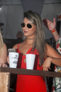 
                <a style='margin-left: 5px;' class='btn btn-xs btn-social btn-facebook' href='https://www.facebook.com/sharer/sharer.php?u=https://galeramix.s01.web.getmuller.com.br/imagem/a94/800-800-90/conteudo/site_galerias/94/wesley-safadao-galera-mix-103.jpg' rel='popup' data-width='500' data-height='400'><i class='fa fa-facebook'></i>Compartilhar <span class='hidden-xs'>no Facebook</span>
            </a> 
            <a class='btn btn-default btn-xs' target='_blank' href='imagem/a94/800-800-90/conteudo/site_galerias/94/wesley-safadao-galera-mix-103.jpg'>
                <span class='glyphicon glyphicon-cloud-download'></span> Salvar
            </a>
            