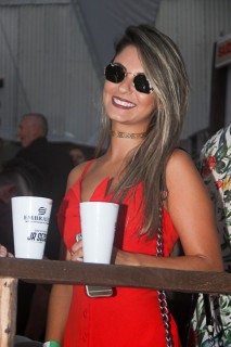 
            <a style='margin-left: 5px;' class='btn btn-xs btn-social btn-facebook' href='https://www.facebook.com/sharer/sharer.php?u=https://galeramix.s01.web.getmuller.com.br/imagem/a94/800-800-90/conteudo/site_galerias/94/wesley-safadao-galera-mix-104.jpg' rel='popup' data-width='500' data-height='400'><i class='fa fa-facebook'></i>Compartilhar <span class='hidden-xs'>no Facebook</span>
        </a> 
        <a class='btn btn-default btn-xs' target='_blank' href='imagem/a94/800-800-90/conteudo/site_galerias/94/wesley-safadao-galera-mix-104.jpg'>
            <span class='glyphicon glyphicon-cloud-download'></span> Salvar
        </a>
        