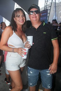 
<a style='margin-left: 5px;' class='btn btn-xs btn-social btn-facebook' href='https://www.facebook.com/sharer/sharer.php?u=https://galeramix.s01.web.getmuller.com.br/imagem/a94/800-800-90/conteudo/site_galerias/94/wesley-safadao-galera-mix-109.jpg' rel='popup' data-width='500' data-height='400'><i class='fa fa-facebook'></i>Compartilhar <span class='hidden-xs'>no Facebook</span>
</a> 
<a class='btn btn-default btn-xs' target='_blank' href='imagem/a94/800-800-90/conteudo/site_galerias/94/wesley-safadao-galera-mix-109.jpg'>
<span class='glyphicon glyphicon-cloud-download'></span> Salvar
</a>
