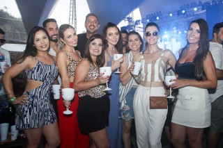 
<a style='margin-left: 5px;' class='btn btn-xs btn-social btn-facebook' href='https://www.facebook.com/sharer/sharer.php?u=https://galeramix.s01.web.getmuller.com.br/imagem/a94/800-800-90/conteudo/site_galerias/94/wesley-safadao-galera-mix-123.jpg' rel='popup' data-width='500' data-height='400'><i class='fa fa-facebook'></i>Compartilhar <span class='hidden-xs'>no Facebook</span>
</a> 
<a class='btn btn-default btn-xs' target='_blank' href='imagem/a94/800-800-90/conteudo/site_galerias/94/wesley-safadao-galera-mix-123.jpg'>
<span class='glyphicon glyphicon-cloud-download'></span> Salvar
</a>
