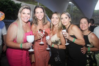 
<a style='margin-left: 5px;' class='btn btn-xs btn-social btn-facebook' href='https://www.facebook.com/sharer/sharer.php?u=https://galeramix.s01.web.getmuller.com.br/imagem/a94/800-800-90/conteudo/site_galerias/94/wesley-safadao-galera-mix-125.jpg' rel='popup' data-width='500' data-height='400'><i class='fa fa-facebook'></i>Compartilhar <span class='hidden-xs'>no Facebook</span>
</a> 
<a class='btn btn-default btn-xs' target='_blank' href='imagem/a94/800-800-90/conteudo/site_galerias/94/wesley-safadao-galera-mix-125.jpg'>
<span class='glyphicon glyphicon-cloud-download'></span> Salvar
</a>
