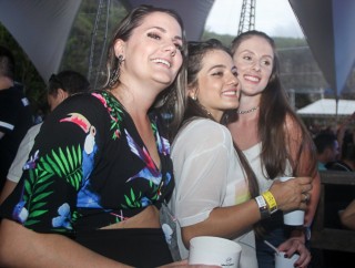 
<a style='margin-left: 5px;' class='btn btn-xs btn-social btn-facebook' href='https://www.facebook.com/sharer/sharer.php?u=https://galeramix.s01.web.getmuller.com.br/imagem/a94/800-800-90/conteudo/site_galerias/94/wesley-safadao-galera-mix-127.jpg' rel='popup' data-width='500' data-height='400'><i class='fa fa-facebook'></i>Compartilhar <span class='hidden-xs'>no Facebook</span>
</a> 
<a class='btn btn-default btn-xs' target='_blank' href='imagem/a94/800-800-90/conteudo/site_galerias/94/wesley-safadao-galera-mix-127.jpg'>
<span class='glyphicon glyphicon-cloud-download'></span> Salvar
</a>
