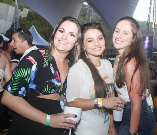 
<a style='margin-left: 5px;' class='btn btn-xs btn-social btn-facebook' href='https://www.facebook.com/sharer/sharer.php?u=https://galeramix.s01.web.getmuller.com.br/imagem/a94/800-800-90/conteudo/site_galerias/94/wesley-safadao-galera-mix-128.jpg' rel='popup' data-width='500' data-height='400'><i class='fa fa-facebook'></i>Compartilhar <span class='hidden-xs'>no Facebook</span>
</a> 
<a class='btn btn-default btn-xs' target='_blank' href='imagem/a94/800-800-90/conteudo/site_galerias/94/wesley-safadao-galera-mix-128.jpg'>
<span class='glyphicon glyphicon-cloud-download'></span> Salvar
</a>
