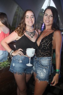 
<a style='margin-left: 5px;' class='btn btn-xs btn-social btn-facebook' href='https://www.facebook.com/sharer/sharer.php?u=https://galeramix.s01.web.getmuller.com.br/imagem/a94/800-800-90/conteudo/site_galerias/94/wesley-safadao-galera-mix-129.jpg' rel='popup' data-width='500' data-height='400'><i class='fa fa-facebook'></i>Compartilhar <span class='hidden-xs'>no Facebook</span>
</a> 
<a class='btn btn-default btn-xs' target='_blank' href='imagem/a94/800-800-90/conteudo/site_galerias/94/wesley-safadao-galera-mix-129.jpg'>
<span class='glyphicon glyphicon-cloud-download'></span> Salvar
</a>
