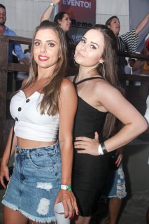 
<a style='margin-left: 5px;' class='btn btn-xs btn-social btn-facebook' href='https://www.facebook.com/sharer/sharer.php?u=https://galeramix.s01.web.getmuller.com.br/imagem/a94/800-800-90/conteudo/site_galerias/94/wesley-safadao-galera-mix-135.jpg' rel='popup' data-width='500' data-height='400'><i class='fa fa-facebook'></i>Compartilhar <span class='hidden-xs'>no Facebook</span>
</a> 
<a class='btn btn-default btn-xs' target='_blank' href='imagem/a94/800-800-90/conteudo/site_galerias/94/wesley-safadao-galera-mix-135.jpg'>
<span class='glyphicon glyphicon-cloud-download'></span> Salvar
</a>
