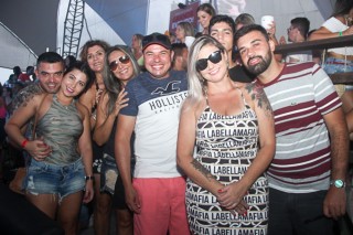 
<a style='margin-left: 5px;' class='btn btn-xs btn-social btn-facebook' href='https://www.facebook.com/sharer/sharer.php?u=https://galeramix.s01.web.getmuller.com.br/imagem/a94/800-800-90/conteudo/site_galerias/94/wesley-safadao-galera-mix-137.jpg' rel='popup' data-width='500' data-height='400'><i class='fa fa-facebook'></i>Compartilhar <span class='hidden-xs'>no Facebook</span>
</a> 
<a class='btn btn-default btn-xs' target='_blank' href='imagem/a94/800-800-90/conteudo/site_galerias/94/wesley-safadao-galera-mix-137.jpg'>
<span class='glyphicon glyphicon-cloud-download'></span> Salvar
</a>
