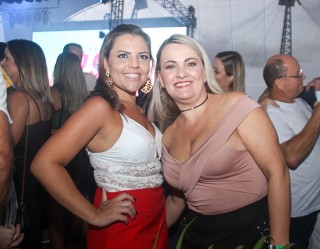 
<a style='margin-left: 5px;' class='btn btn-xs btn-social btn-facebook' href='https://www.facebook.com/sharer/sharer.php?u=https://galeramix.s01.web.getmuller.com.br/imagem/a94/800-800-90/conteudo/site_galerias/94/wesley-safadao-galera-mix-138.jpg' rel='popup' data-width='500' data-height='400'><i class='fa fa-facebook'></i>Compartilhar <span class='hidden-xs'>no Facebook</span>
</a> 
<a class='btn btn-default btn-xs' target='_blank' href='imagem/a94/800-800-90/conteudo/site_galerias/94/wesley-safadao-galera-mix-138.jpg'>
<span class='glyphicon glyphicon-cloud-download'></span> Salvar
</a>
