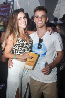 
<a style='margin-left: 5px;' class='btn btn-xs btn-social btn-facebook' href='https://www.facebook.com/sharer/sharer.php?u=https://galeramix.s01.web.getmuller.com.br/imagem/a94/800-800-90/conteudo/site_galerias/94/wesley-safadao-galera-mix-139.jpg' rel='popup' data-width='500' data-height='400'><i class='fa fa-facebook'></i>Compartilhar <span class='hidden-xs'>no Facebook</span>
</a> 
<a class='btn btn-default btn-xs' target='_blank' href='imagem/a94/800-800-90/conteudo/site_galerias/94/wesley-safadao-galera-mix-139.jpg'>
<span class='glyphicon glyphicon-cloud-download'></span> Salvar
</a>
