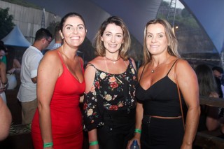 
<a style='margin-left: 5px;' class='btn btn-xs btn-social btn-facebook' href='https://www.facebook.com/sharer/sharer.php?u=https://galeramix.s01.web.getmuller.com.br/imagem/a94/800-800-90/conteudo/site_galerias/94/wesley-safadao-galera-mix-141.jpg' rel='popup' data-width='500' data-height='400'><i class='fa fa-facebook'></i>Compartilhar <span class='hidden-xs'>no Facebook</span>
</a> 
<a class='btn btn-default btn-xs' target='_blank' href='imagem/a94/800-800-90/conteudo/site_galerias/94/wesley-safadao-galera-mix-141.jpg'>
<span class='glyphicon glyphicon-cloud-download'></span> Salvar
</a>
