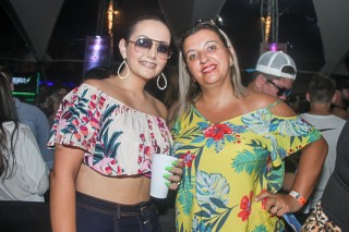 
<a style='margin-left: 5px;' class='btn btn-xs btn-social btn-facebook' href='https://www.facebook.com/sharer/sharer.php?u=https://galeramix.s01.web.getmuller.com.br/imagem/a94/800-800-90/conteudo/site_galerias/94/wesley-safadao-galera-mix-156.jpg' rel='popup' data-width='500' data-height='400'><i class='fa fa-facebook'></i>Compartilhar <span class='hidden-xs'>no Facebook</span>
</a> 
<a class='btn btn-default btn-xs' target='_blank' href='imagem/a94/800-800-90/conteudo/site_galerias/94/wesley-safadao-galera-mix-156.jpg'>
<span class='glyphicon glyphicon-cloud-download'></span> Salvar
</a>
