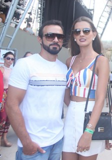 
<a style='margin-left: 5px;' class='btn btn-xs btn-social btn-facebook' href='https://www.facebook.com/sharer/sharer.php?u=https://galeramix.s01.web.getmuller.com.br/imagem/a94/800-800-90/conteudo/site_galerias/94/wesley-safadao-galera-mix-16.jpg' rel='popup' data-width='500' data-height='400'><i class='fa fa-facebook'></i>Compartilhar <span class='hidden-xs'>no Facebook</span>
</a> 
<a class='btn btn-default btn-xs' target='_blank' href='imagem/a94/800-800-90/conteudo/site_galerias/94/wesley-safadao-galera-mix-16.jpg'>
<span class='glyphicon glyphicon-cloud-download'></span> Salvar
</a>
