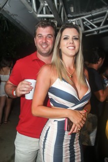 
<a style='margin-left: 5px;' class='btn btn-xs btn-social btn-facebook' href='https://www.facebook.com/sharer/sharer.php?u=https://galeramix.s01.web.getmuller.com.br/imagem/a94/800-800-90/conteudo/site_galerias/94/wesley-safadao-galera-mix-163.jpg' rel='popup' data-width='500' data-height='400'><i class='fa fa-facebook'></i>Compartilhar <span class='hidden-xs'>no Facebook</span>
</a> 
<a class='btn btn-default btn-xs' target='_blank' href='imagem/a94/800-800-90/conteudo/site_galerias/94/wesley-safadao-galera-mix-163.jpg'>
<span class='glyphicon glyphicon-cloud-download'></span> Salvar
</a>
