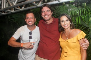 
<a style='margin-left: 5px;' class='btn btn-xs btn-social btn-facebook' href='https://www.facebook.com/sharer/sharer.php?u=https://galeramix.s01.web.getmuller.com.br/imagem/a94/800-800-90/conteudo/site_galerias/94/wesley-safadao-galera-mix-164.jpg' rel='popup' data-width='500' data-height='400'><i class='fa fa-facebook'></i>Compartilhar <span class='hidden-xs'>no Facebook</span>
</a> 
<a class='btn btn-default btn-xs' target='_blank' href='imagem/a94/800-800-90/conteudo/site_galerias/94/wesley-safadao-galera-mix-164.jpg'>
<span class='glyphicon glyphicon-cloud-download'></span> Salvar
</a>
