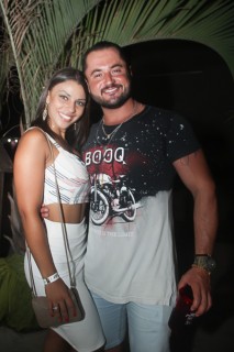 
<a style='margin-left: 5px;' class='btn btn-xs btn-social btn-facebook' href='https://www.facebook.com/sharer/sharer.php?u=https://galeramix.s01.web.getmuller.com.br/imagem/a94/800-800-90/conteudo/site_galerias/94/wesley-safadao-galera-mix-166.jpg' rel='popup' data-width='500' data-height='400'><i class='fa fa-facebook'></i>Compartilhar <span class='hidden-xs'>no Facebook</span>
</a> 
<a class='btn btn-default btn-xs' target='_blank' href='imagem/a94/800-800-90/conteudo/site_galerias/94/wesley-safadao-galera-mix-166.jpg'>
<span class='glyphicon glyphicon-cloud-download'></span> Salvar
</a>
