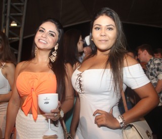 
<a style='margin-left: 5px;' class='btn btn-xs btn-social btn-facebook' href='https://www.facebook.com/sharer/sharer.php?u=https://galeramix.s01.web.getmuller.com.br/imagem/a94/800-800-90/conteudo/site_galerias/94/wesley-safadao-galera-mix-169.jpg' rel='popup' data-width='500' data-height='400'><i class='fa fa-facebook'></i>Compartilhar <span class='hidden-xs'>no Facebook</span>
</a> 
<a class='btn btn-default btn-xs' target='_blank' href='imagem/a94/800-800-90/conteudo/site_galerias/94/wesley-safadao-galera-mix-169.jpg'>
<span class='glyphicon glyphicon-cloud-download'></span> Salvar
</a>
