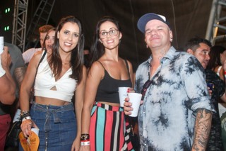 
<a style='margin-left: 5px;' class='btn btn-xs btn-social btn-facebook' href='https://www.facebook.com/sharer/sharer.php?u=https://galeramix.s01.web.getmuller.com.br/imagem/a94/800-800-90/conteudo/site_galerias/94/wesley-safadao-galera-mix-174.jpg' rel='popup' data-width='500' data-height='400'><i class='fa fa-facebook'></i>Compartilhar <span class='hidden-xs'>no Facebook</span>
</a> 
<a class='btn btn-default btn-xs' target='_blank' href='imagem/a94/800-800-90/conteudo/site_galerias/94/wesley-safadao-galera-mix-174.jpg'>
<span class='glyphicon glyphicon-cloud-download'></span> Salvar
</a>
