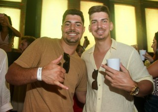 
<a style='margin-left: 5px;' class='btn btn-xs btn-social btn-facebook' href='https://www.facebook.com/sharer/sharer.php?u=https://galeramix.s01.web.getmuller.com.br/imagem/a94/800-800-90/conteudo/site_galerias/94/wesley-safadao-galera-mix-181.jpg' rel='popup' data-width='500' data-height='400'><i class='fa fa-facebook'></i>Compartilhar <span class='hidden-xs'>no Facebook</span>
</a> 
<a class='btn btn-default btn-xs' target='_blank' href='imagem/a94/800-800-90/conteudo/site_galerias/94/wesley-safadao-galera-mix-181.jpg'>
<span class='glyphicon glyphicon-cloud-download'></span> Salvar
</a>
