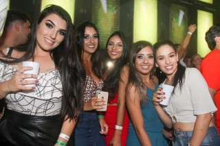 
<a style='margin-left: 5px;' class='btn btn-xs btn-social btn-facebook' href='https://www.facebook.com/sharer/sharer.php?u=https://galeramix.s01.web.getmuller.com.br/imagem/a94/800-800-90/conteudo/site_galerias/94/wesley-safadao-galera-mix-182.jpg' rel='popup' data-width='500' data-height='400'><i class='fa fa-facebook'></i>Compartilhar <span class='hidden-xs'>no Facebook</span>
</a> 
<a class='btn btn-default btn-xs' target='_blank' href='imagem/a94/800-800-90/conteudo/site_galerias/94/wesley-safadao-galera-mix-182.jpg'>
<span class='glyphicon glyphicon-cloud-download'></span> Salvar
</a>
