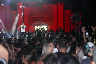 
<a style='margin-left: 5px;' class='btn btn-xs btn-social btn-facebook' href='https://www.facebook.com/sharer/sharer.php?u=https://galeramix.s01.web.getmuller.com.br/imagem/a94/800-800-90/conteudo/site_galerias/94/wesley-safadao-galera-mix-192.jpg' rel='popup' data-width='500' data-height='400'><i class='fa fa-facebook'></i>Compartilhar <span class='hidden-xs'>no Facebook</span>
</a> 
<a class='btn btn-default btn-xs' target='_blank' href='imagem/a94/800-800-90/conteudo/site_galerias/94/wesley-safadao-galera-mix-192.jpg'>
<span class='glyphicon glyphicon-cloud-download'></span> Salvar
</a>
