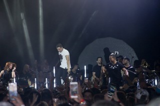 
<a style='margin-left: 5px;' class='btn btn-xs btn-social btn-facebook' href='https://www.facebook.com/sharer/sharer.php?u=https://galeramix.s01.web.getmuller.com.br/imagem/a94/800-800-90/conteudo/site_galerias/94/wesley-safadao-galera-mix-193.jpg' rel='popup' data-width='500' data-height='400'><i class='fa fa-facebook'></i>Compartilhar <span class='hidden-xs'>no Facebook</span>
</a> 
<a class='btn btn-default btn-xs' target='_blank' href='imagem/a94/800-800-90/conteudo/site_galerias/94/wesley-safadao-galera-mix-193.jpg'>
<span class='glyphicon glyphicon-cloud-download'></span> Salvar
</a>
