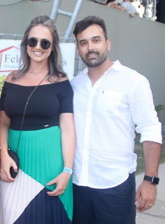 
<a style='margin-left: 5px;' class='btn btn-xs btn-social btn-facebook' href='https://www.facebook.com/sharer/sharer.php?u=https://galeramix.s01.web.getmuller.com.br/imagem/a94/800-800-90/conteudo/site_galerias/94/wesley-safadao-galera-mix-21.jpg' rel='popup' data-width='500' data-height='400'><i class='fa fa-facebook'></i>Compartilhar <span class='hidden-xs'>no Facebook</span>
</a> 
<a class='btn btn-default btn-xs' target='_blank' href='imagem/a94/800-800-90/conteudo/site_galerias/94/wesley-safadao-galera-mix-21.jpg'>
<span class='glyphicon glyphicon-cloud-download'></span> Salvar
</a>
