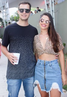 
<a style='margin-left: 5px;' class='btn btn-xs btn-social btn-facebook' href='https://www.facebook.com/sharer/sharer.php?u=https://galeramix.s01.web.getmuller.com.br/imagem/a94/800-800-90/conteudo/site_galerias/94/wesley-safadao-galera-mix-3.jpg' rel='popup' data-width='500' data-height='400'><i class='fa fa-facebook'></i>Compartilhar <span class='hidden-xs'>no Facebook</span>
</a> 
<a class='btn btn-default btn-xs' target='_blank' href='imagem/a94/800-800-90/conteudo/site_galerias/94/wesley-safadao-galera-mix-3.jpg'>
<span class='glyphicon glyphicon-cloud-download'></span> Salvar
</a>
