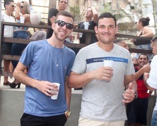 
<a style='margin-left: 5px;' class='btn btn-xs btn-social btn-facebook' href='https://www.facebook.com/sharer/sharer.php?u=https://galeramix.s01.web.getmuller.com.br/imagem/a94/800-800-90/conteudo/site_galerias/94/wesley-safadao-galera-mix-51.jpg' rel='popup' data-width='500' data-height='400'><i class='fa fa-facebook'></i>Compartilhar <span class='hidden-xs'>no Facebook</span>
</a> 
<a class='btn btn-default btn-xs' target='_blank' href='imagem/a94/800-800-90/conteudo/site_galerias/94/wesley-safadao-galera-mix-51.jpg'>
<span class='glyphicon glyphicon-cloud-download'></span> Salvar
</a>
