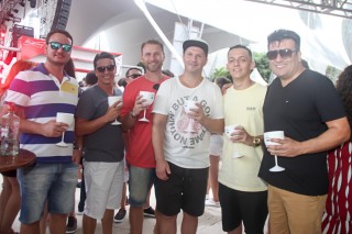 
<a style='margin-left: 5px;' class='btn btn-xs btn-social btn-facebook' href='https://www.facebook.com/sharer/sharer.php?u=https://galeramix.s01.web.getmuller.com.br/imagem/a94/800-800-90/conteudo/site_galerias/94/wesley-safadao-galera-mix-56.jpg' rel='popup' data-width='500' data-height='400'><i class='fa fa-facebook'></i>Compartilhar <span class='hidden-xs'>no Facebook</span>
</a> 
<a class='btn btn-default btn-xs' target='_blank' href='imagem/a94/800-800-90/conteudo/site_galerias/94/wesley-safadao-galera-mix-56.jpg'>
<span class='glyphicon glyphicon-cloud-download'></span> Salvar
</a>
